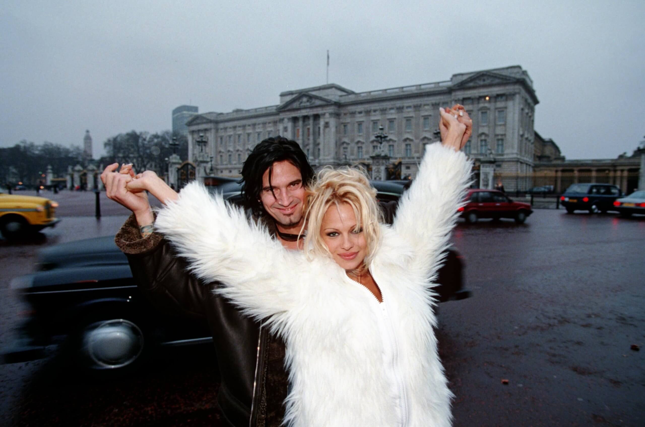 Pamela Anderson and Tommy Lee Jones in London, Britain - 1995 - Raw TV